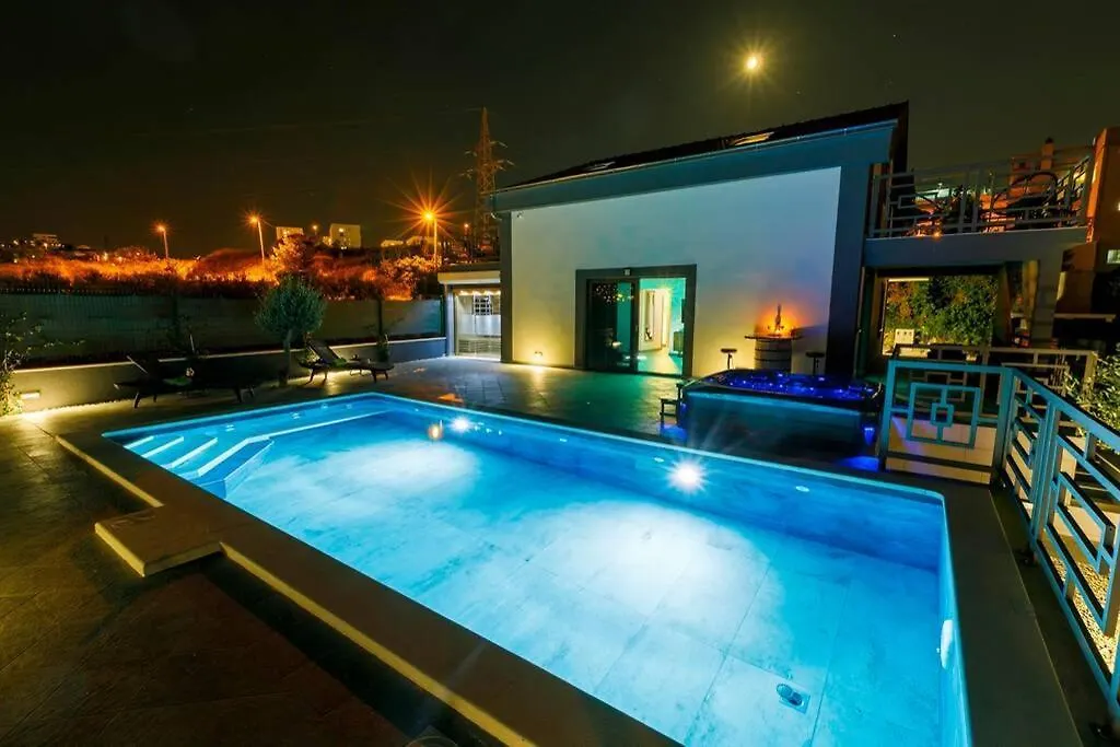 Luxury Villa Stocia Split With Swimming Pool, Sauna And Jacuzzi In A Peaceful Location In Split
