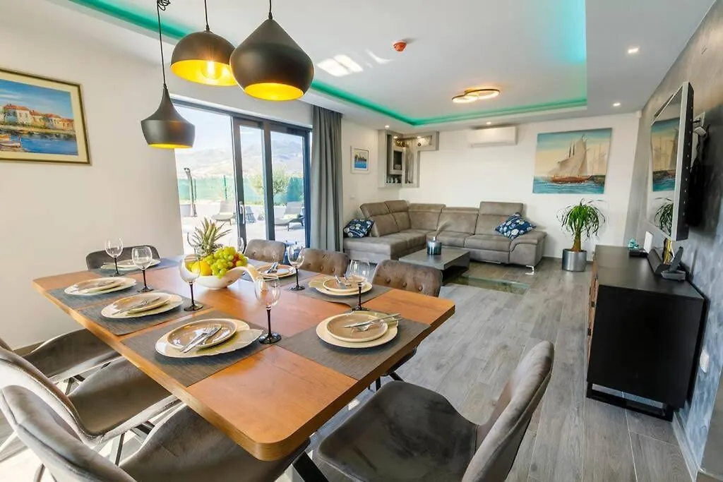 Prázdninový dům Luxury Villa Stocia Split With Swimming Pool, Sauna And Jacuzzi In A Peaceful Location In Split