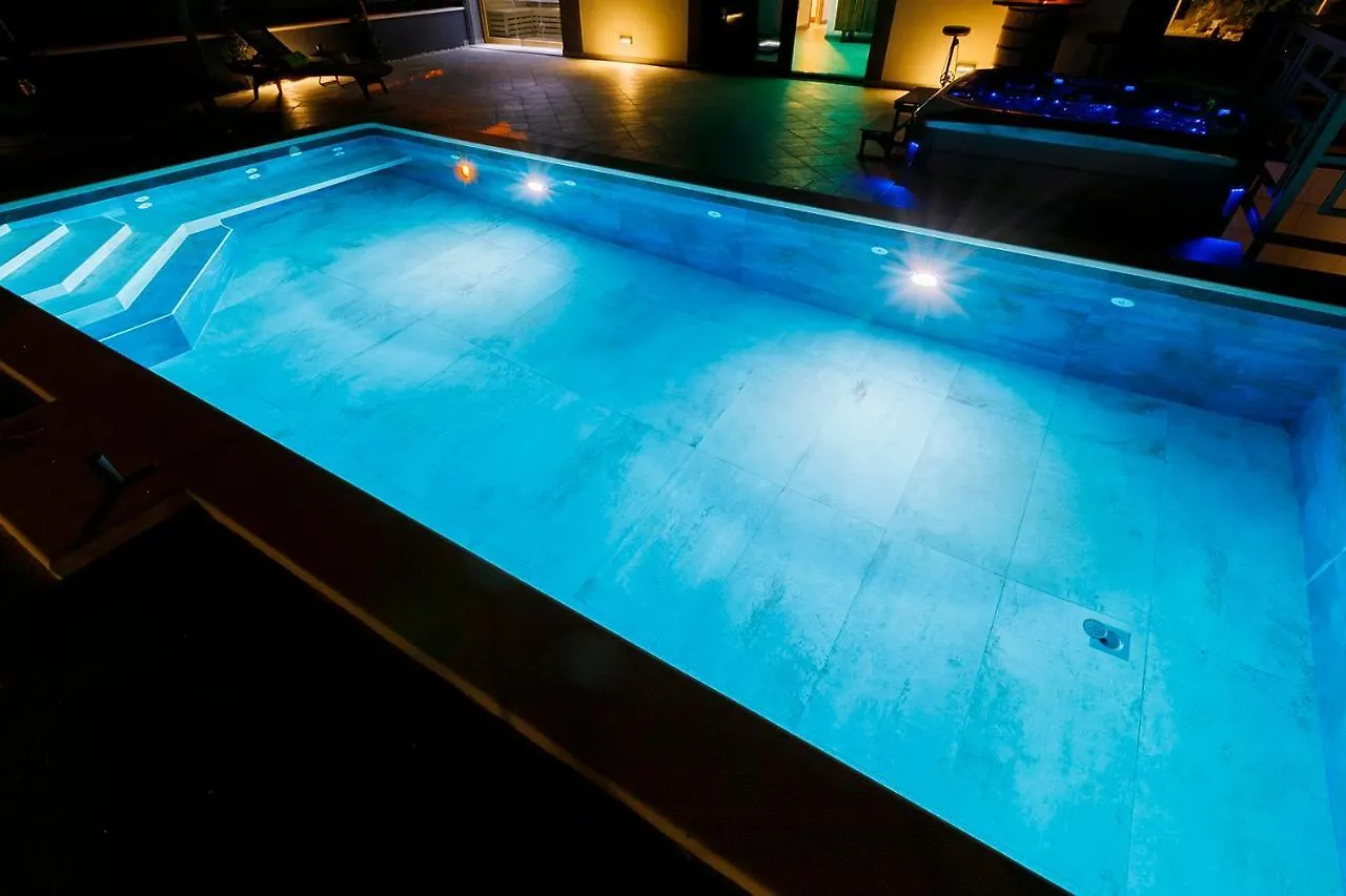 Luxury Villa Stocia Split With Swimming Pool, Sauna And Jacuzzi In A Peaceful Location In Split Prázdninový dům